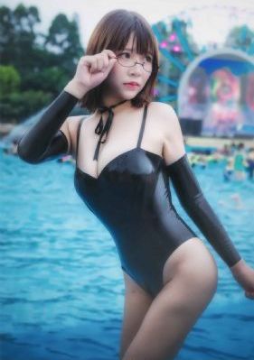 苏一柔在公厕被灌满jing液